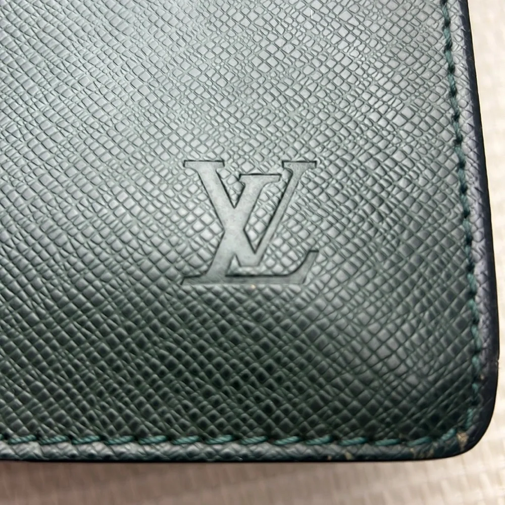 LV Green Taiga Laguito Briefcase 💼 Auth. Brass hardware vintage size 15:11:2”